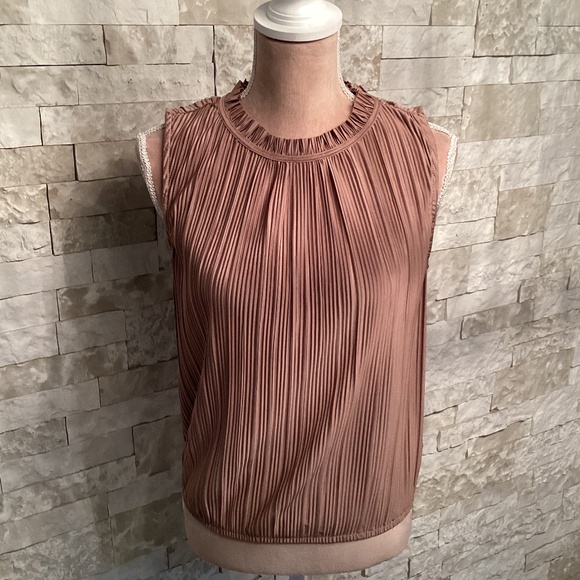 Evereve Tops - Evereve Mallory Plisse Sleeveless Top